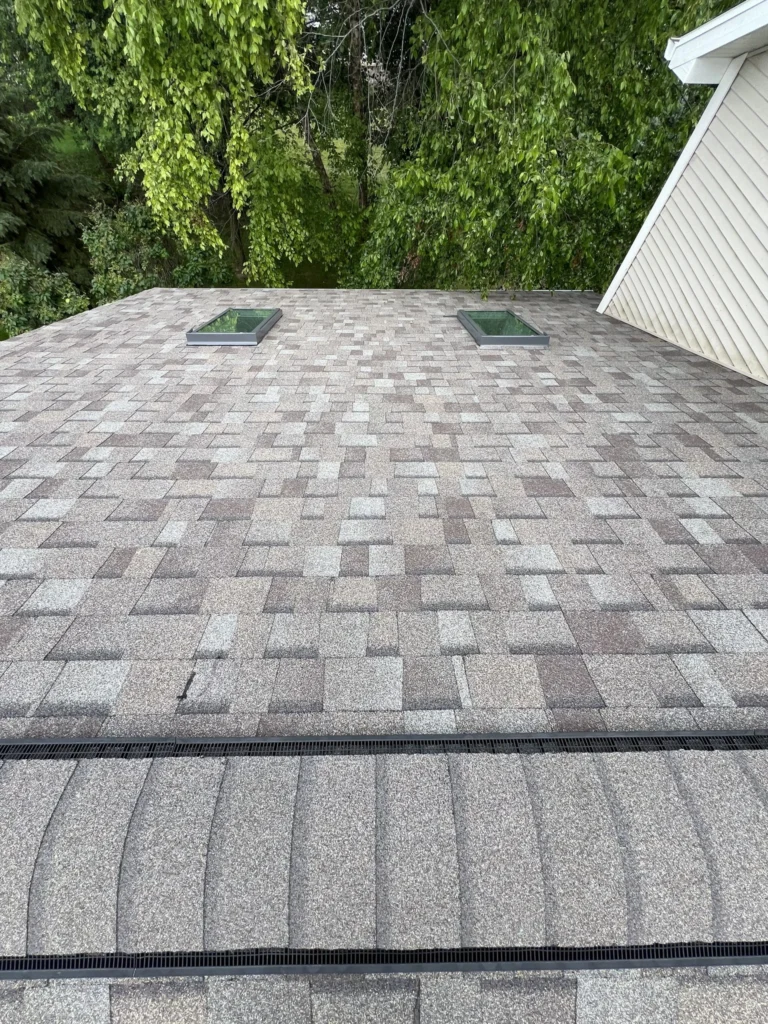 Roof with clean sunwindow