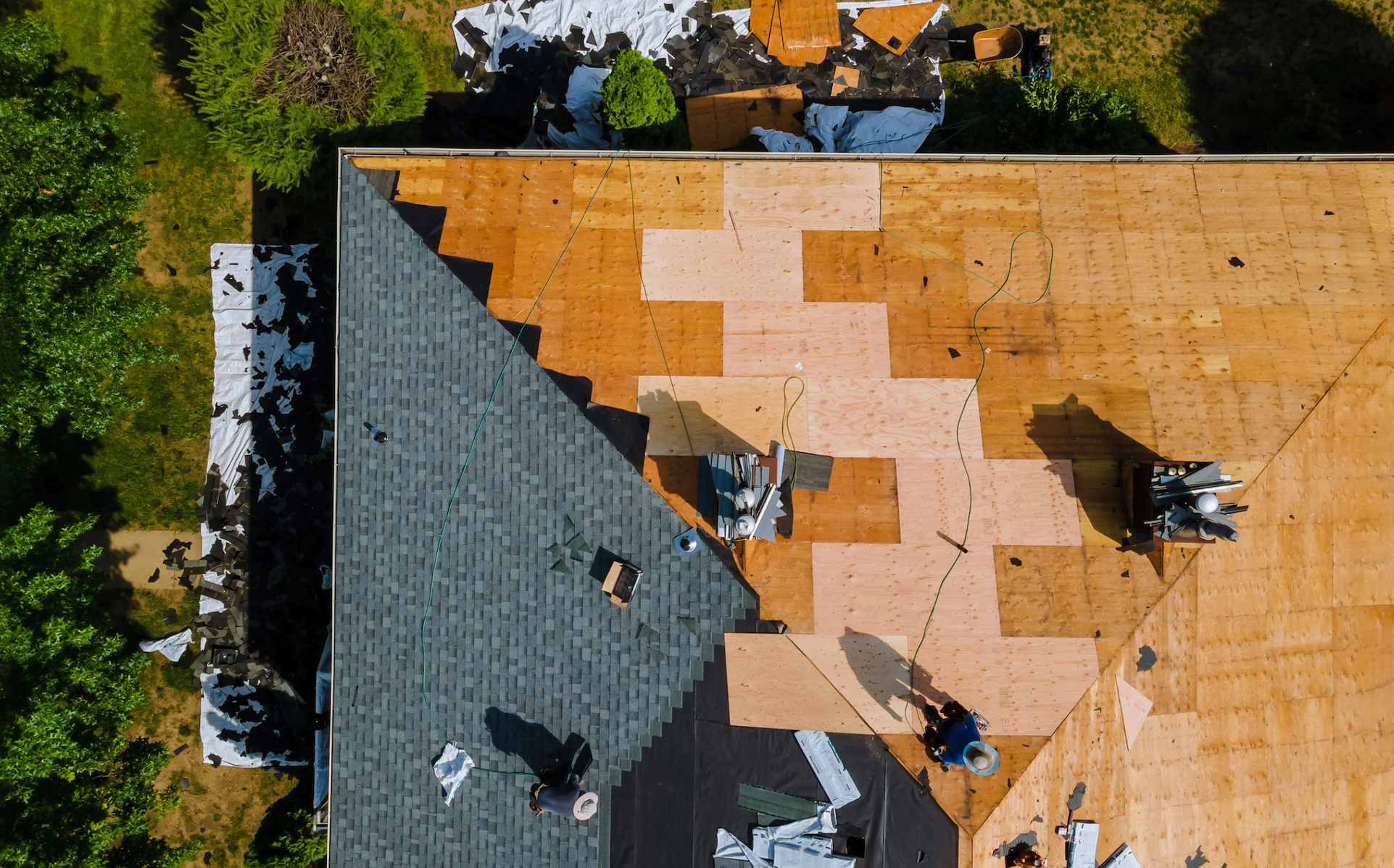 Roof with clean sunwindow